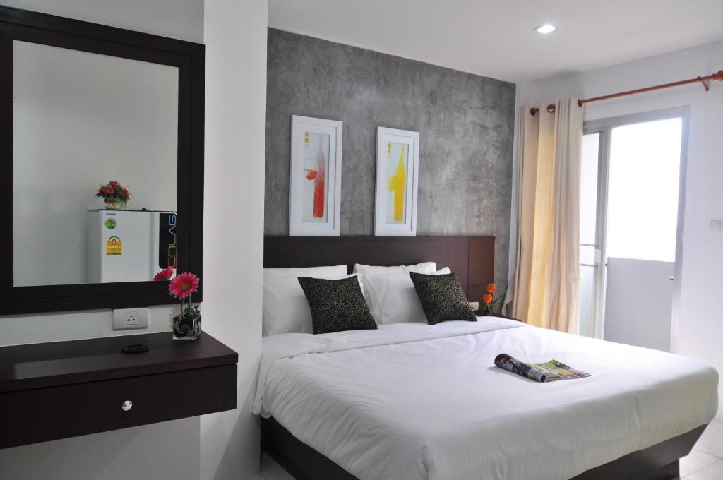 Islanda Boutique Hotel Patong Bagian luar foto