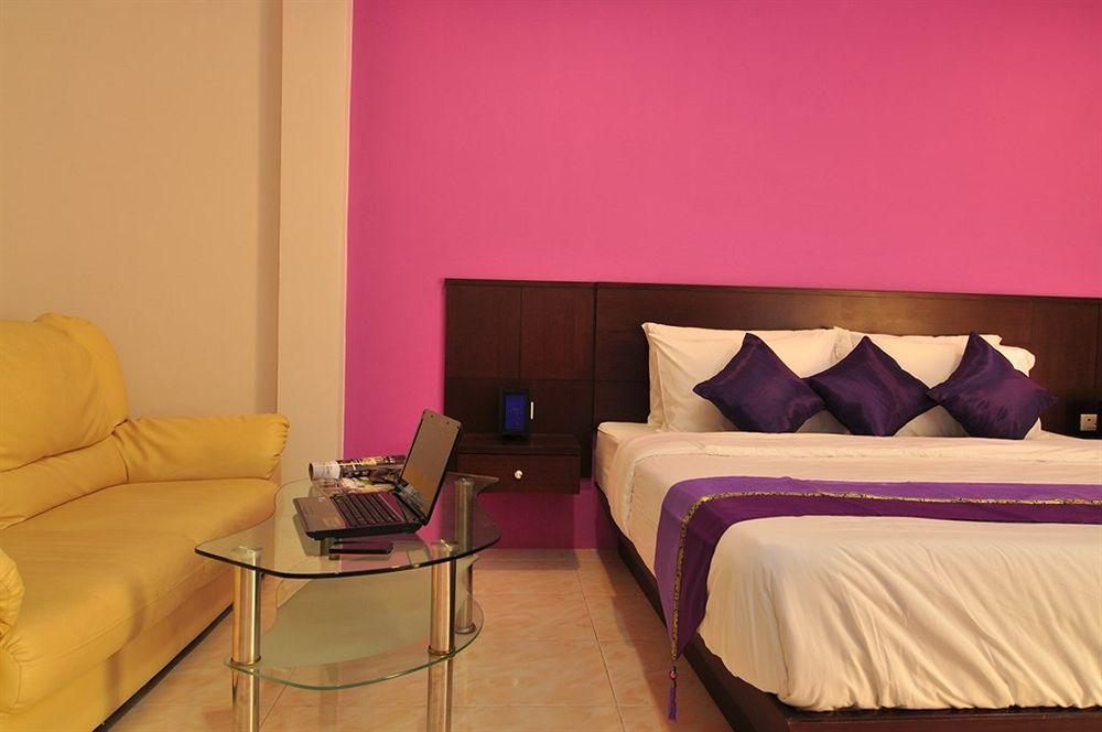 Islanda Boutique Hotel Patong Bagian luar foto