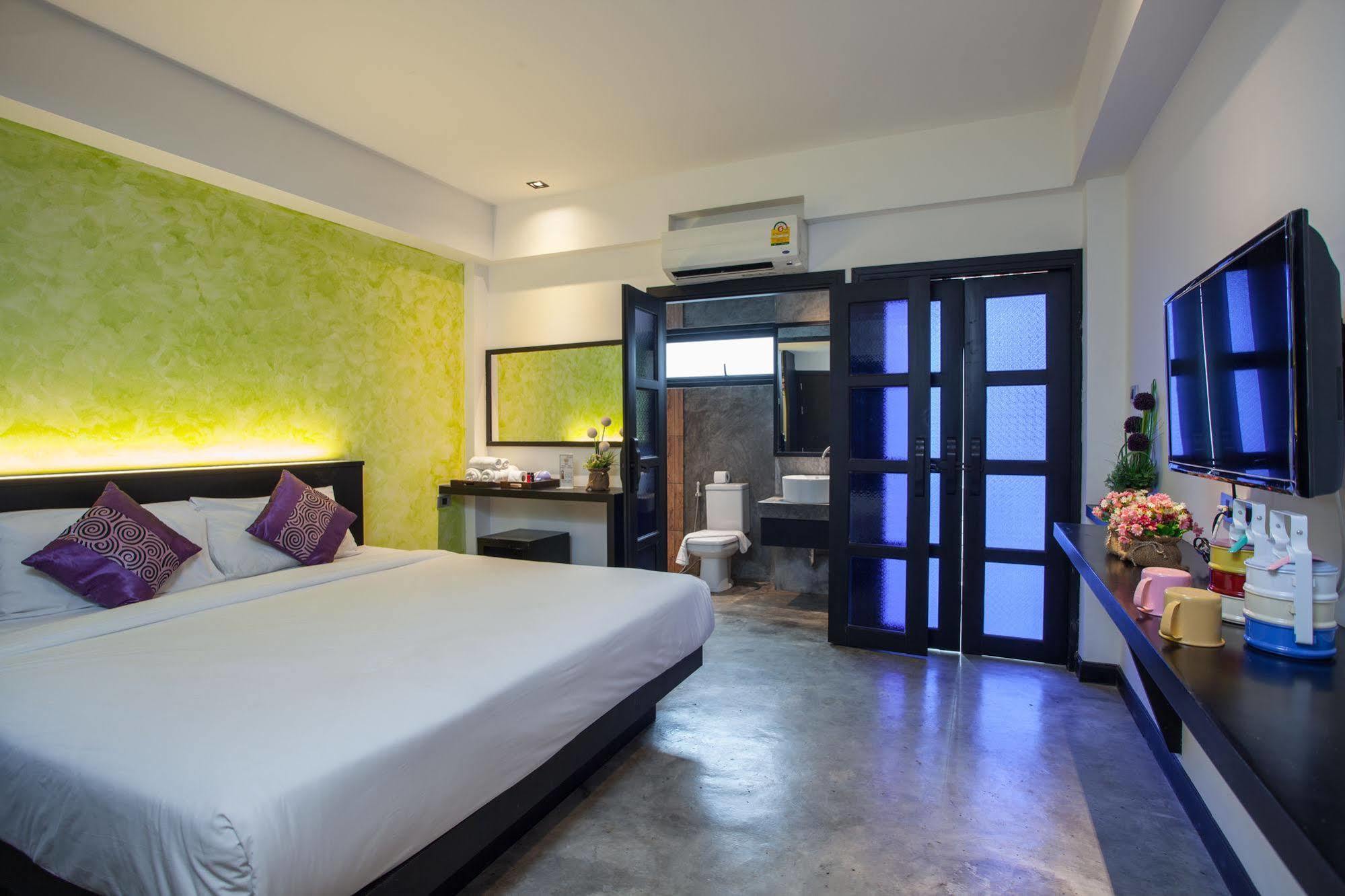 Islanda Boutique Hotel Patong Bagian luar foto
