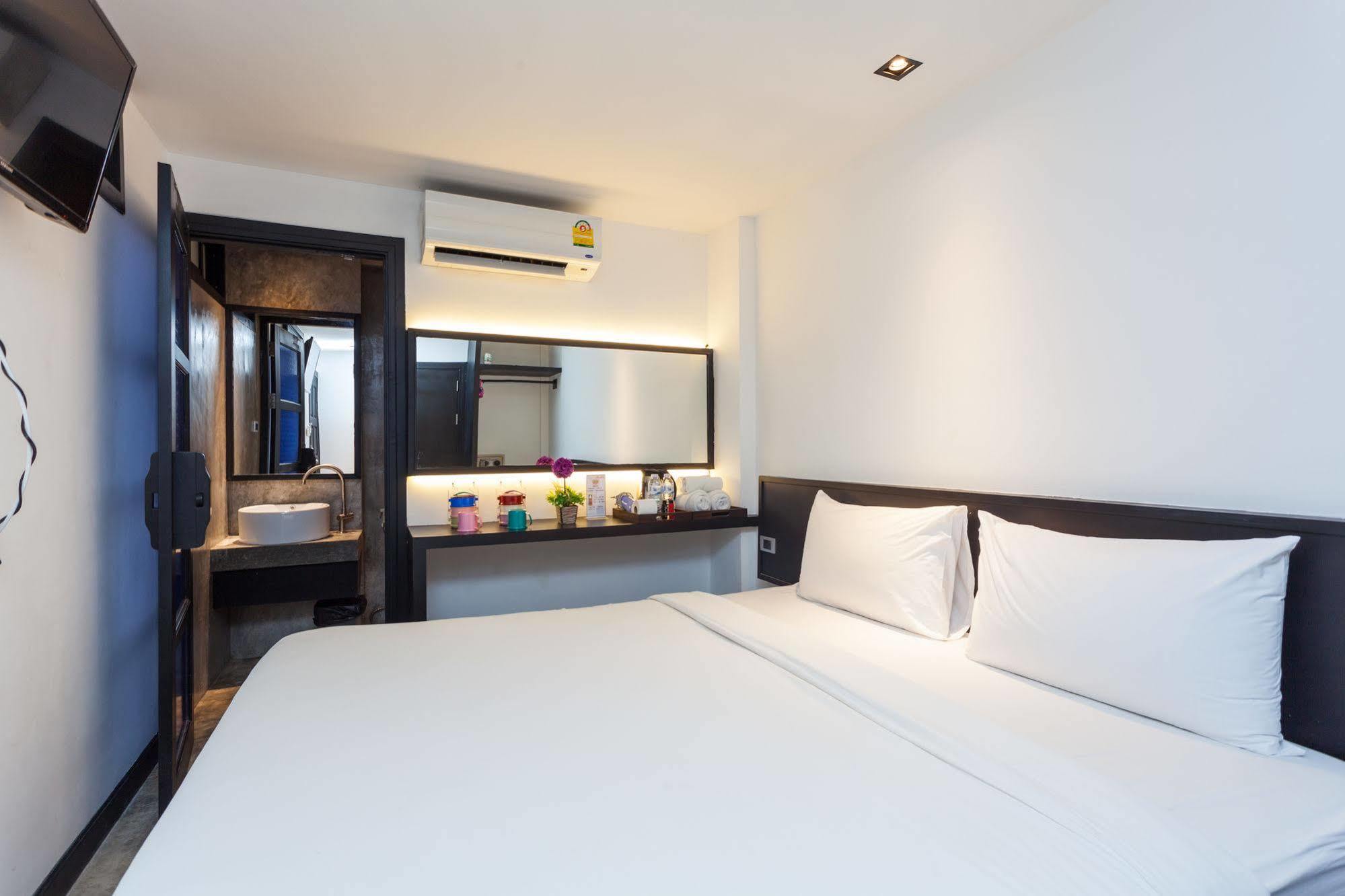 Islanda Boutique Hotel Patong Bagian luar foto
