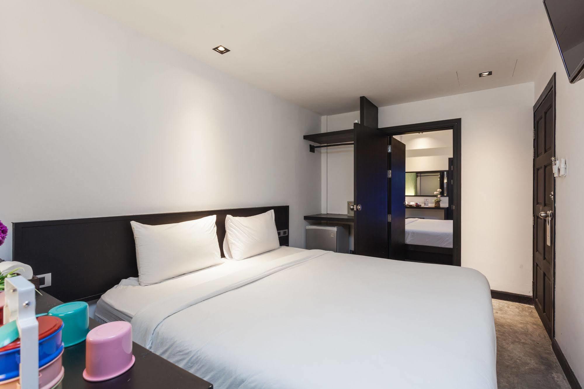 Islanda Boutique Hotel Patong Bagian luar foto