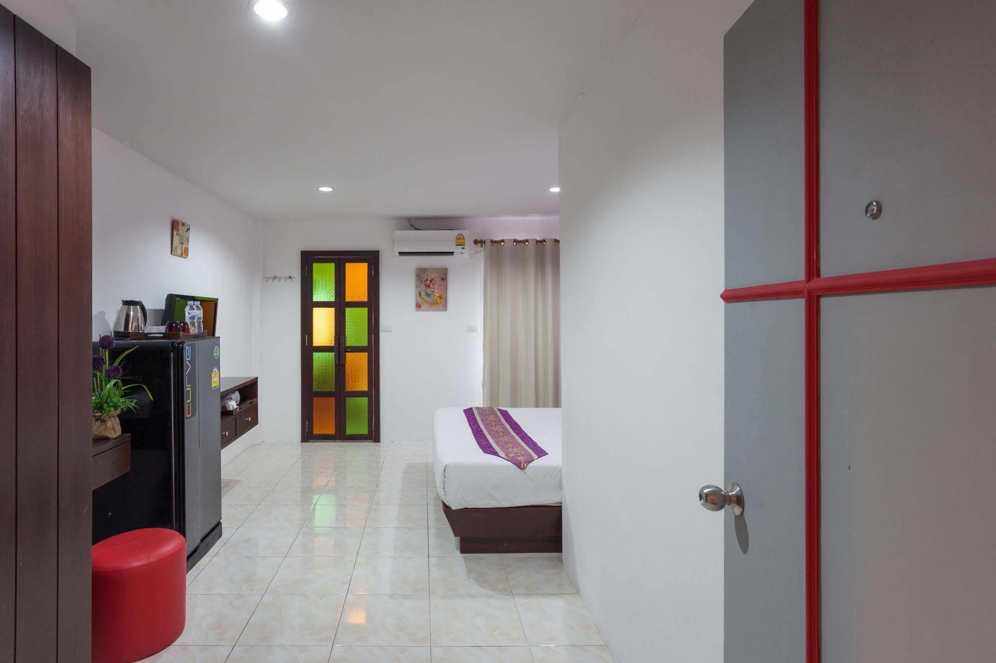 Islanda Boutique Hotel Patong Bagian luar foto