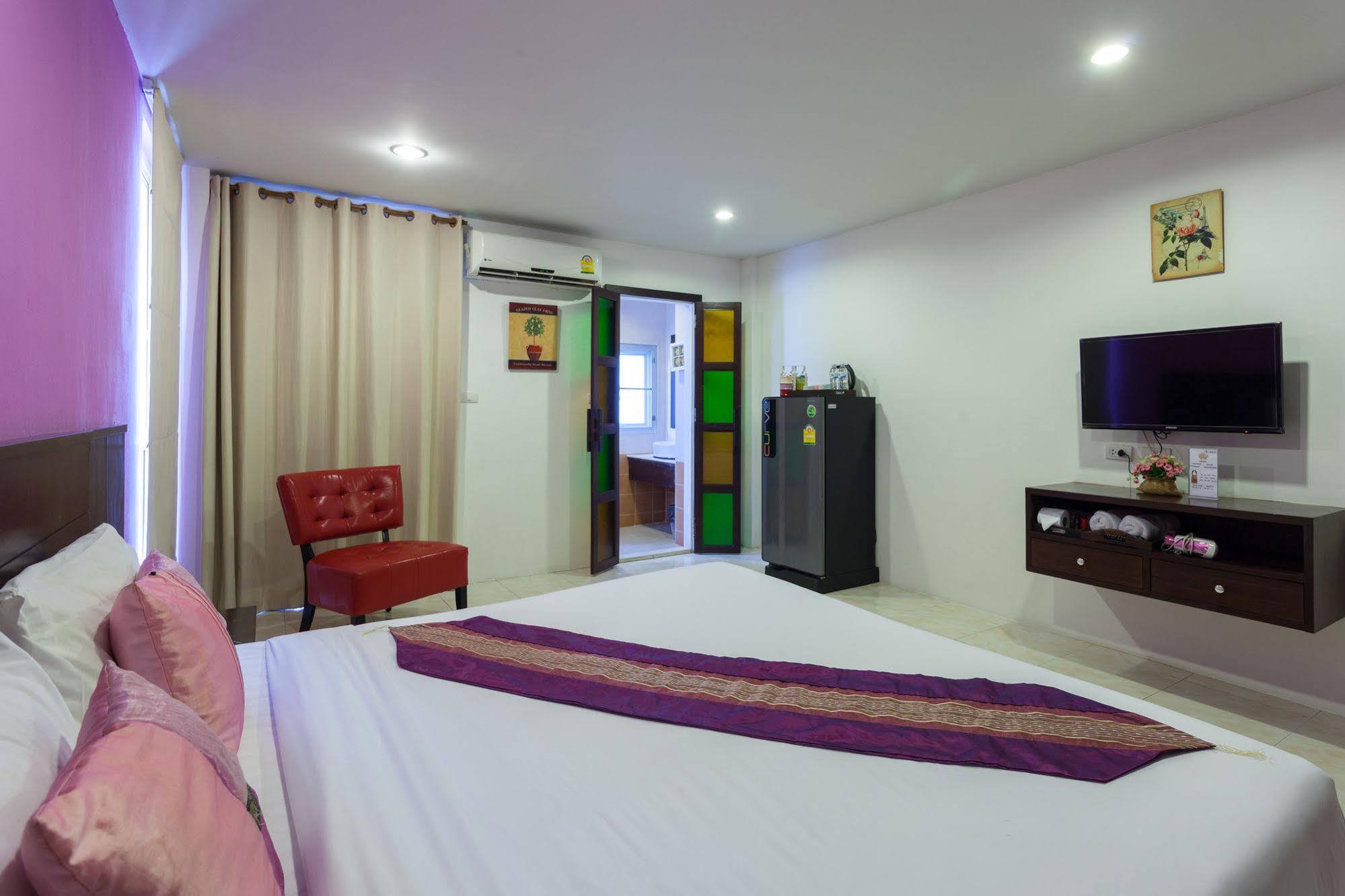 Islanda Boutique Hotel Patong Bagian luar foto