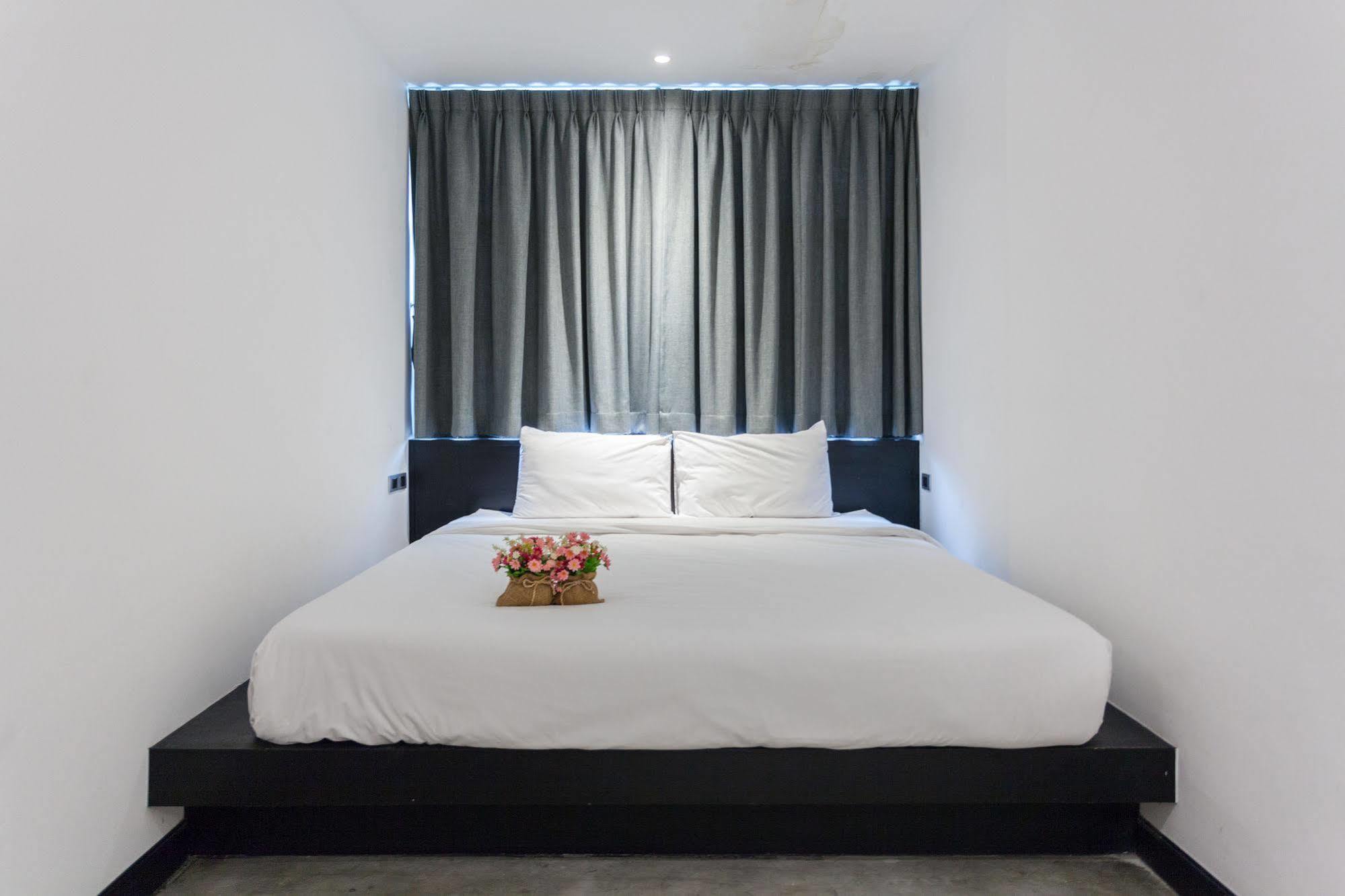 Islanda Boutique Hotel Patong Bagian luar foto
