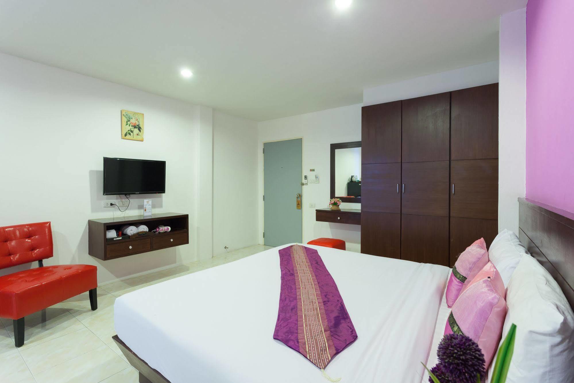 Islanda Boutique Hotel Patong Bagian luar foto
